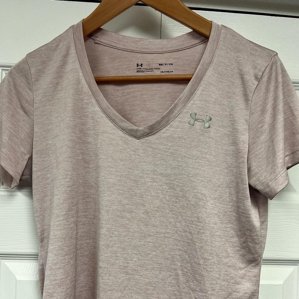 Under Armour v neck tshirt size small